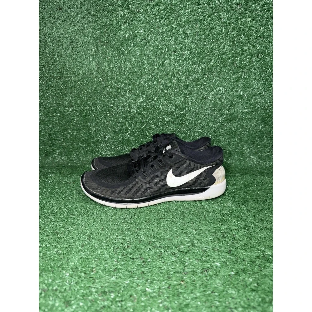 Nike Free Run Women‎ Size 6 Black White Athletic Comfort Running Sneakers